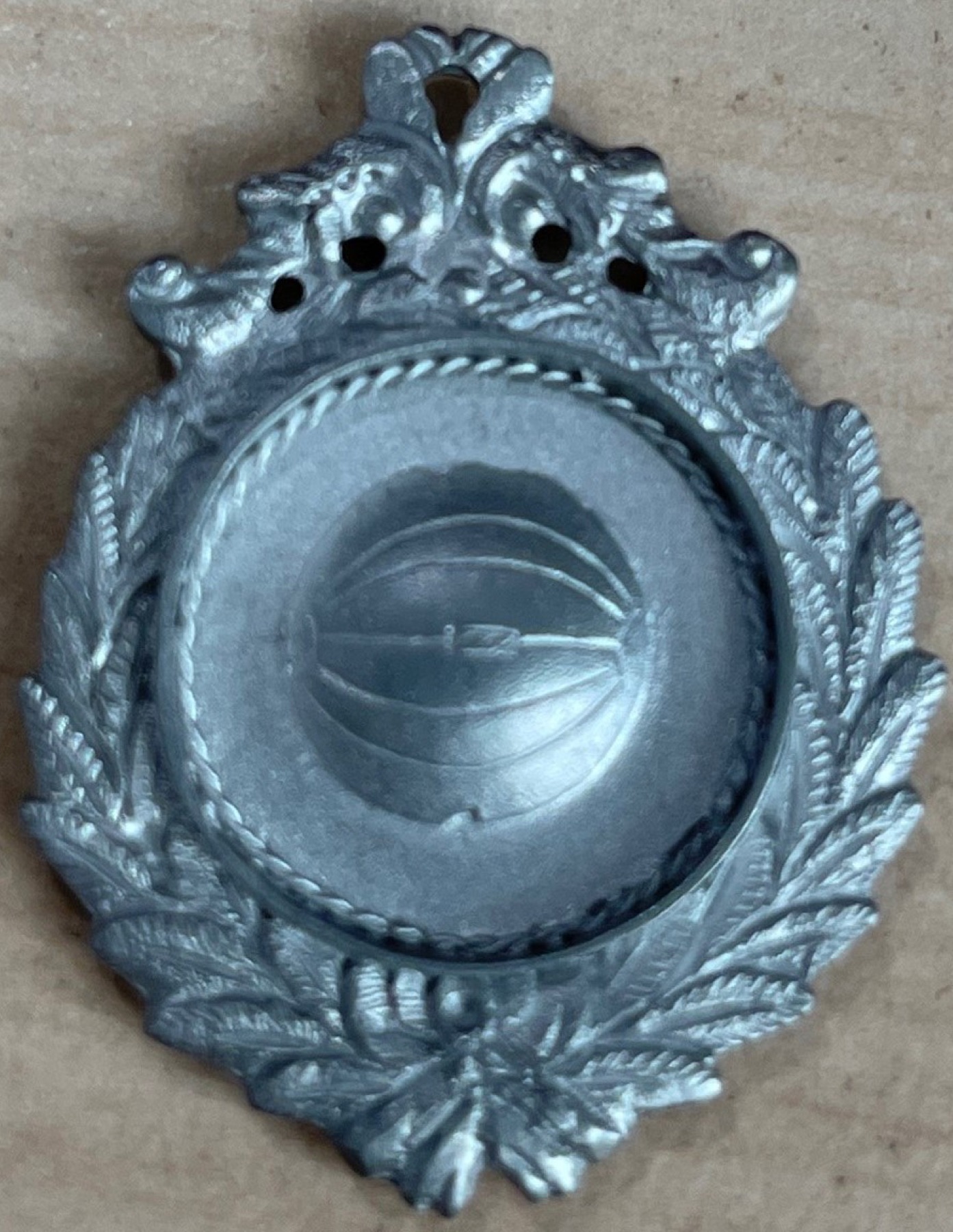 Badge, Medal & Trophy to Vector — Before